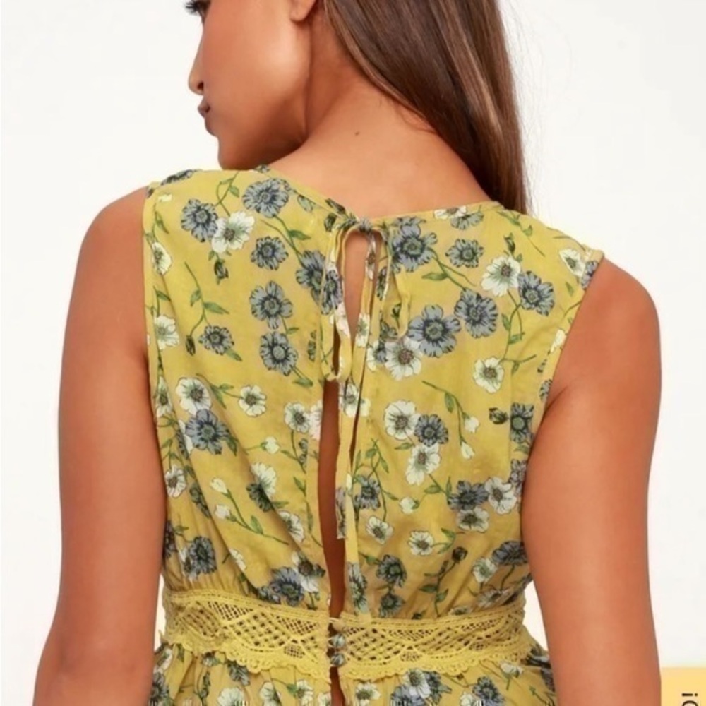 Cupcakes And Cashmere Floral Babydoll Tie Back Linen Blouse Size Medium NWT